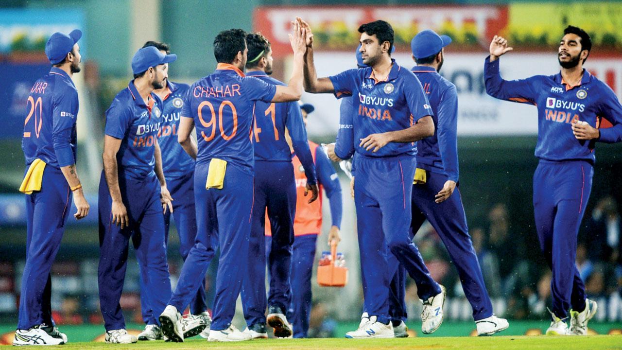 IND vs NZ: Bowlers clip Kiwi wings
