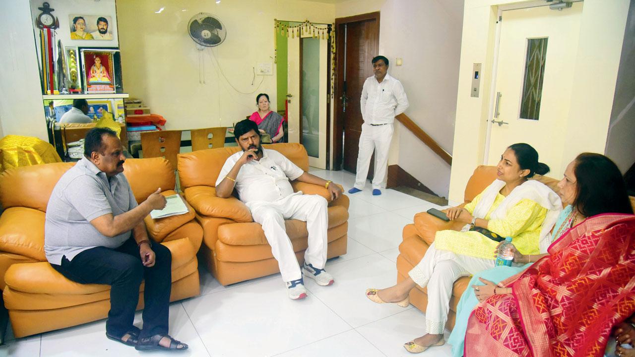 Wankhede’s wife Kranti Redkar (in yellow) and his father (extreme left) meet RPI(A) chief Ramdas Athawale in Bandra on Sunday