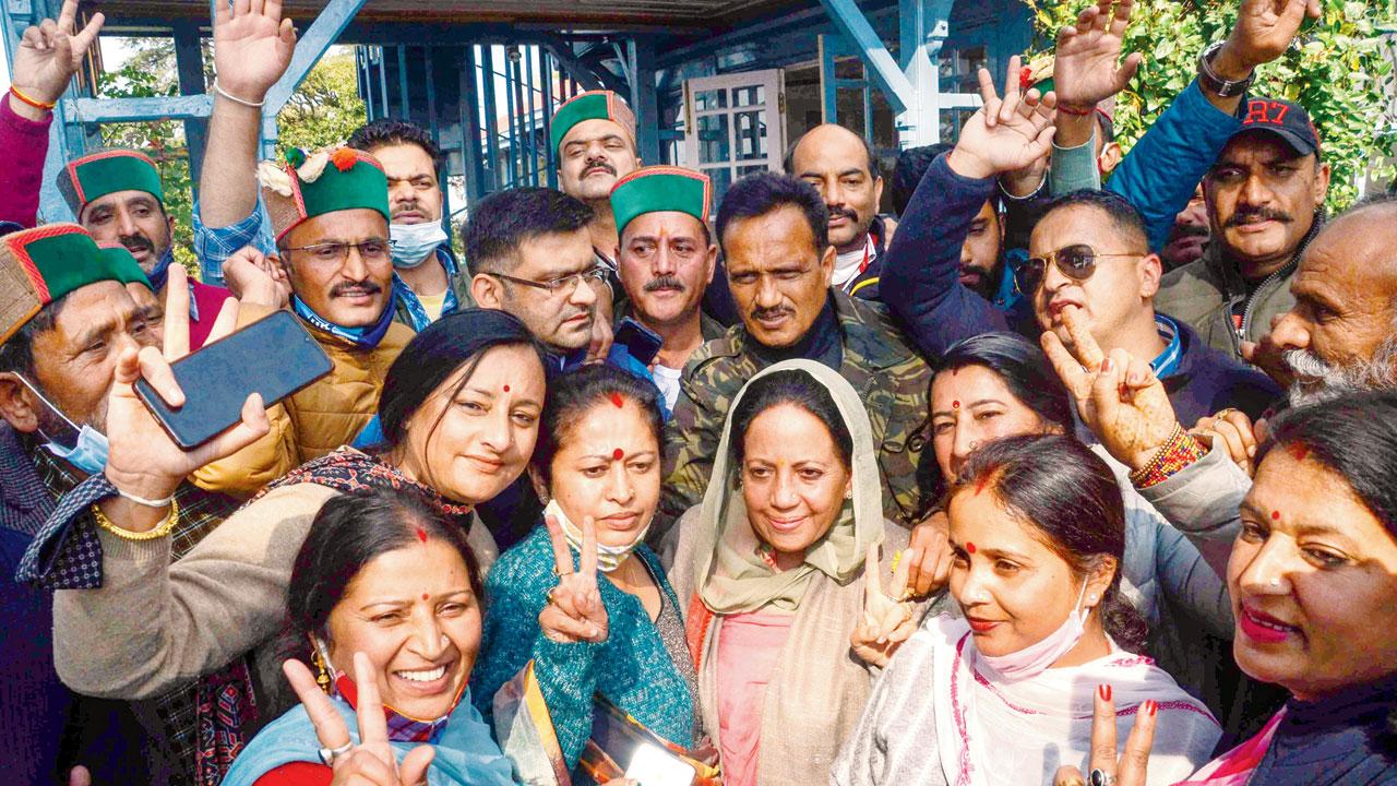Congress candidate from Mandi LS seat Pratibha Singh (centre) celebrates her victory, in Shimla. Pic/PTI