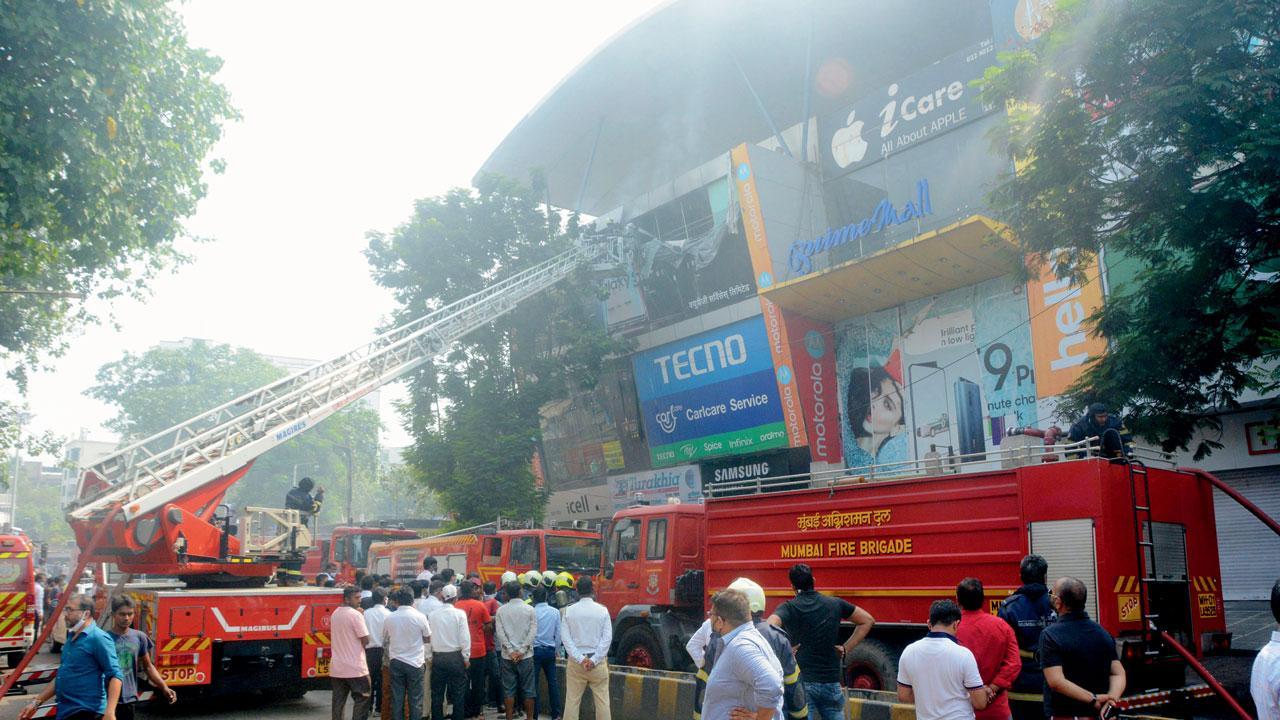 Mumbai: Fire at Prime Mall in Vile Parle West; 1 hurt, 20 shops damaged