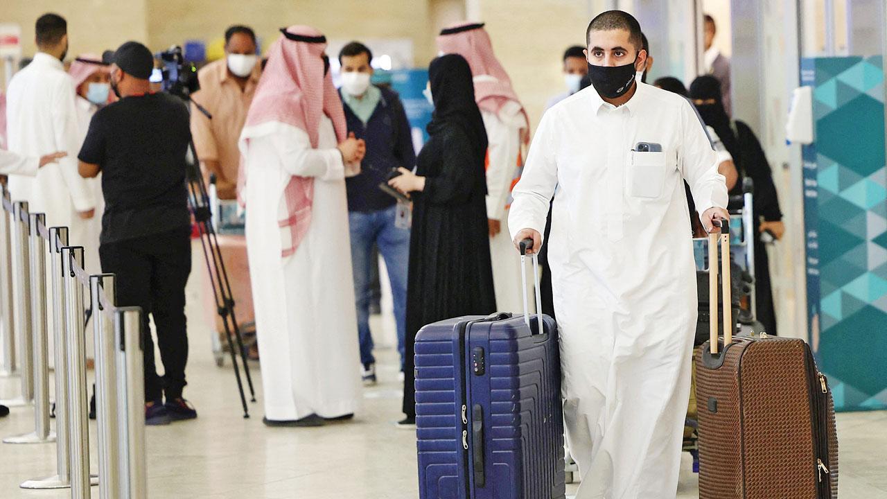Saudi to lift travel ban on expats from India, Pak and four others