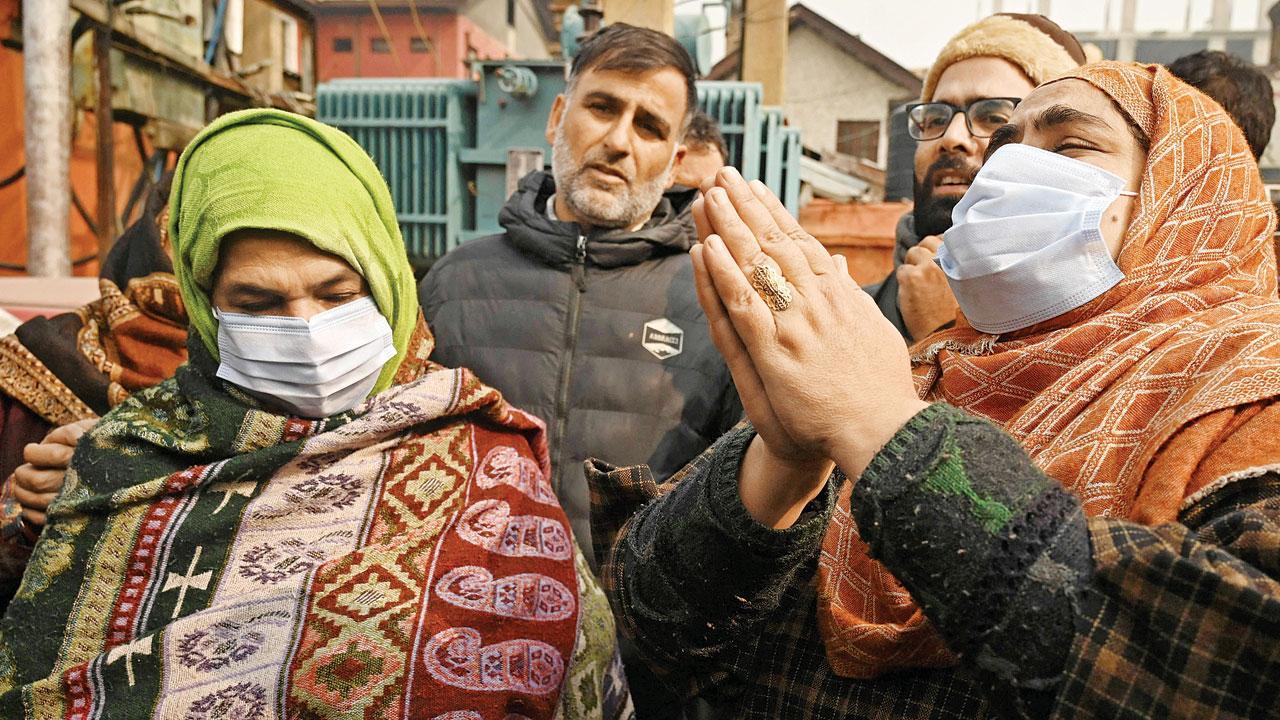 Kin of 2 slain Srinagar civilians dispute police version