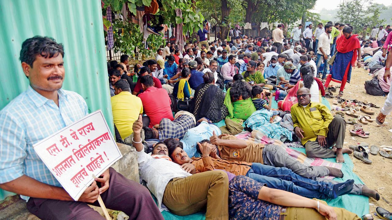 MSRTC staffers remain firm; BJP threatens to lock MD’s cabin