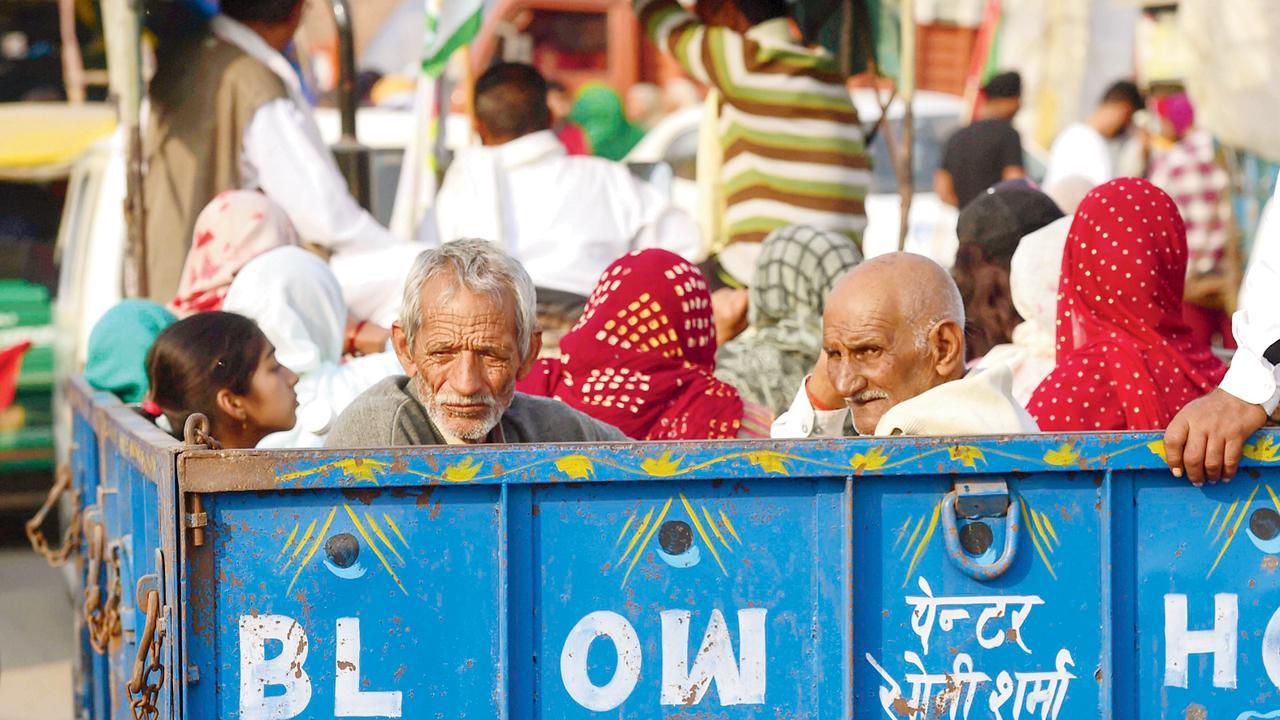 Thousands throng Singhu border to mark protest anniversary