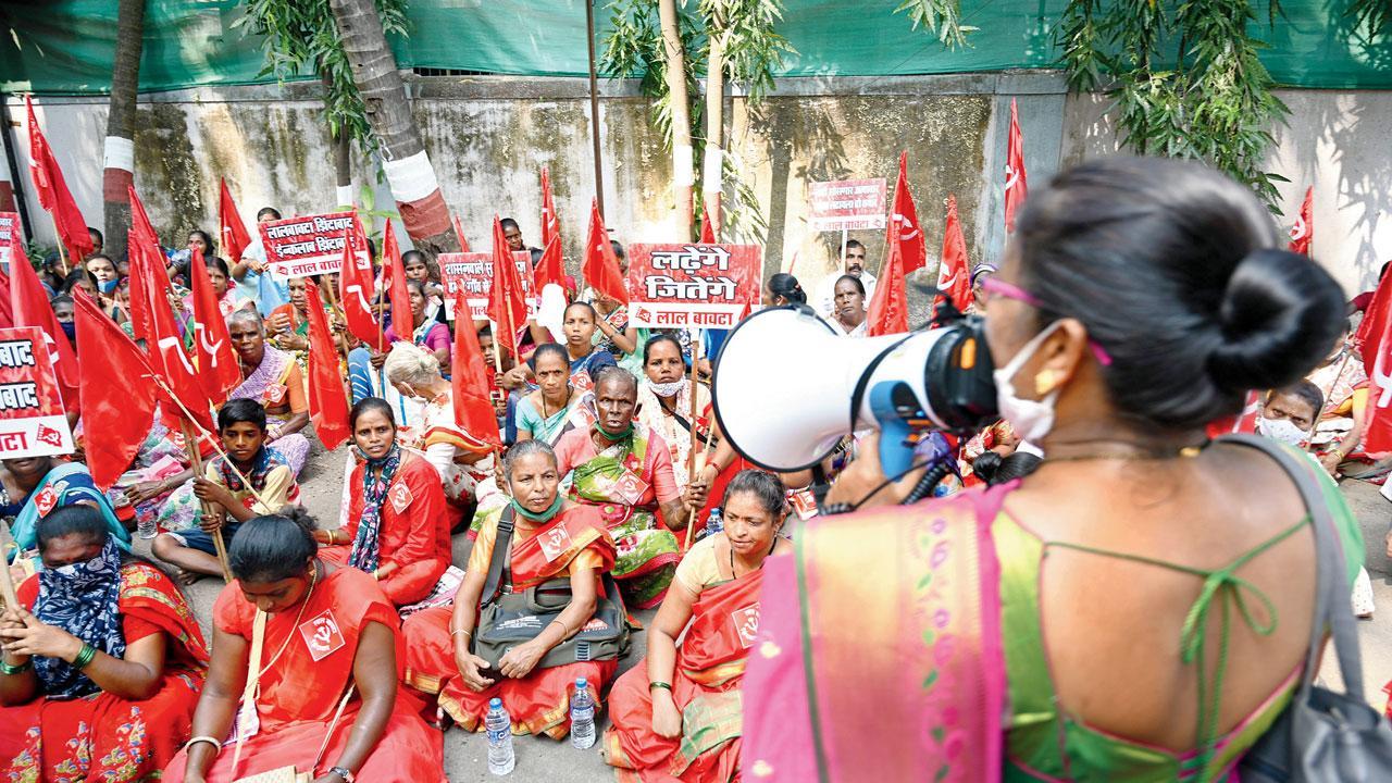 Maharashtra: Tribal women demand suspension of Vasai cop accused of thrashing 6 daily wagers 