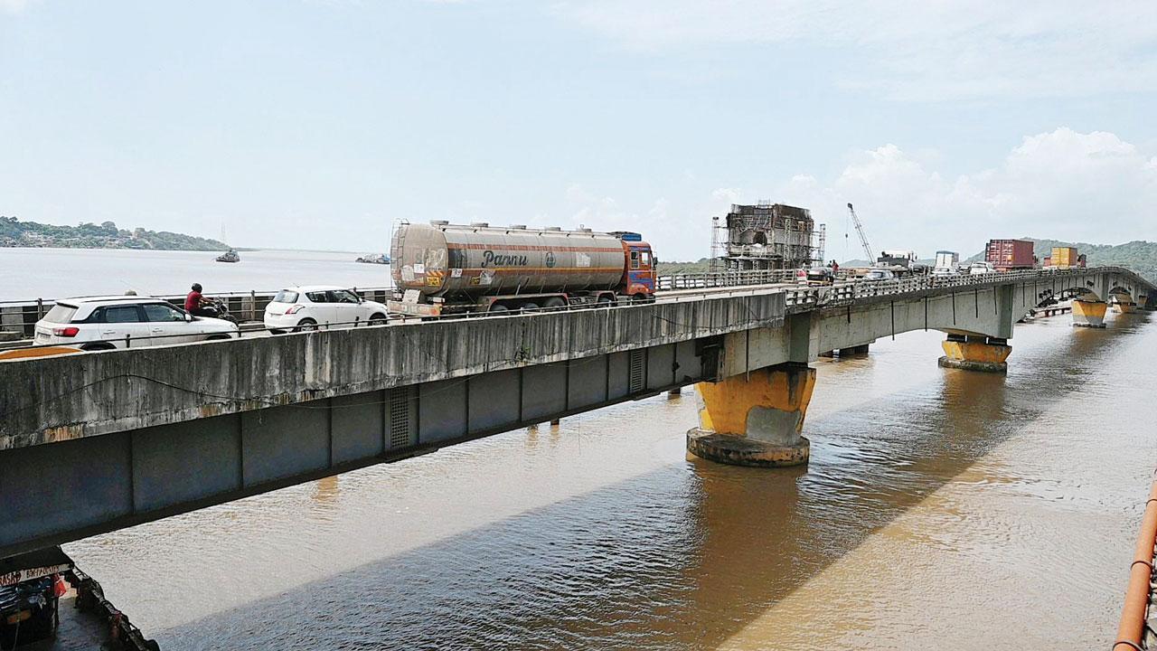 Old Versova bridge to remain shut till Monday