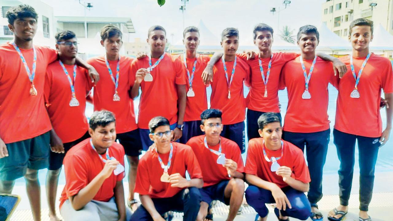 Waterpolo silver for Maharashtra