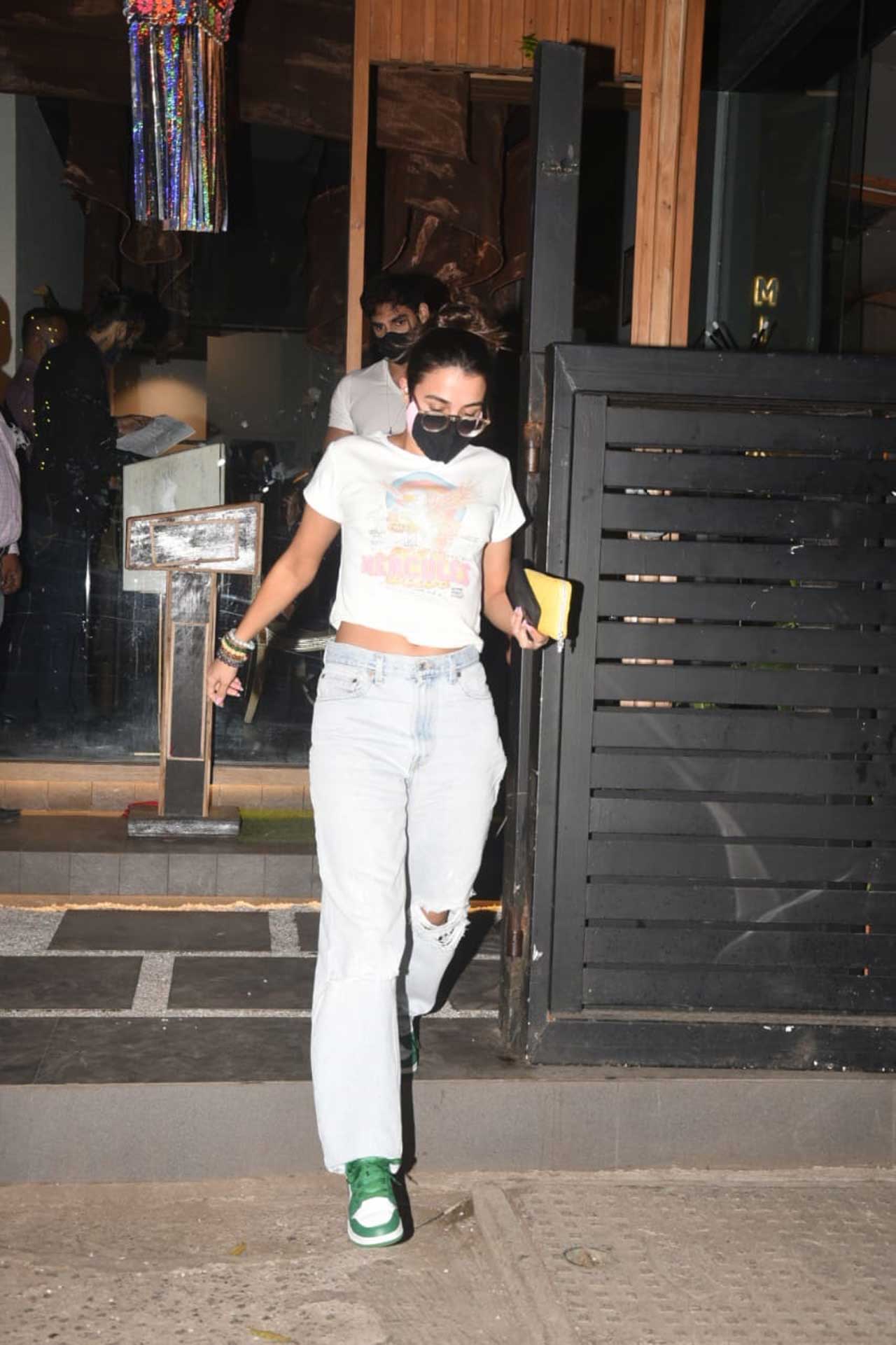 Ahan Shetty and Tania Shroff have been painting the twon red with their romance for quite some time now. This is a Bollywood couple that has never shied away from the cameras. The duo was spotted after their dinner date last night in Bandra.