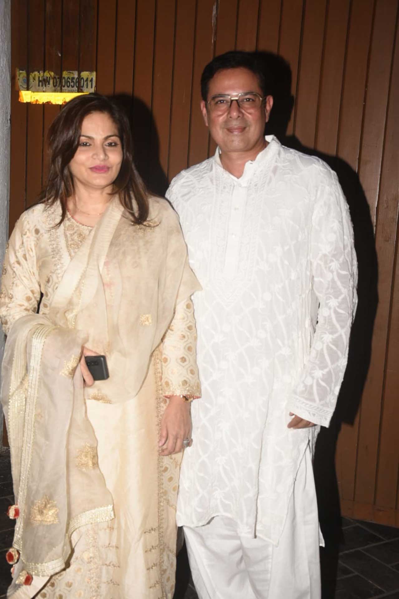 Salman Khan's sister Alvira Khan Agnihotri arrived with husband Atul Agnihotri at the party. Atul wore a white chikankari kurta while Alvira was elegance personified in a cream coloured salwar kurta suit.