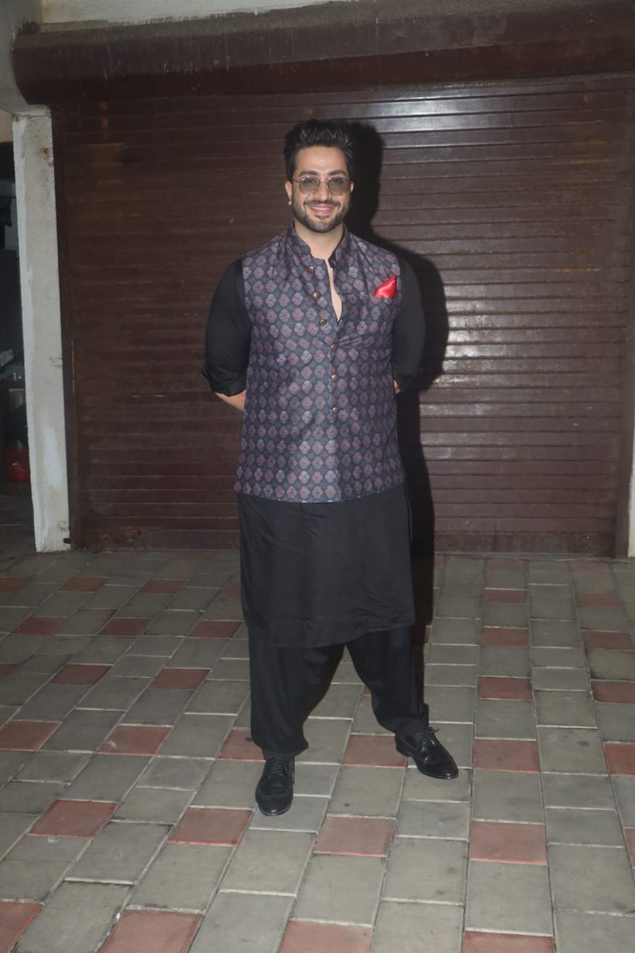 Aly Goni also attended Sandiip Sickand's Diwali party hosted at his Juhu home. It seems like Jasmin Bhasin gave this celebration a miss, and Aly showed up all alone for the celebration.