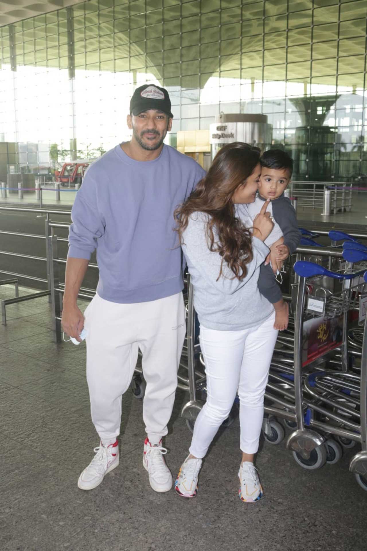 It was a hugs and kisses galore as little Aaravv seemed to be conscious of the attention he was getting from the paparazzi at the airport. Mommy Anita and dad Rohit made sure their baby boy felt comfortable amidst the crowd.
