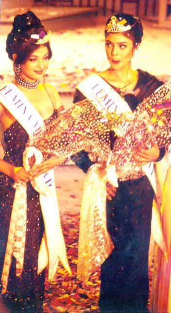 Aishwarya Rai Bachchan with Sushmita Sen. The latter won the Miss Universe title in the same year as Ash won Miss World 1994.
