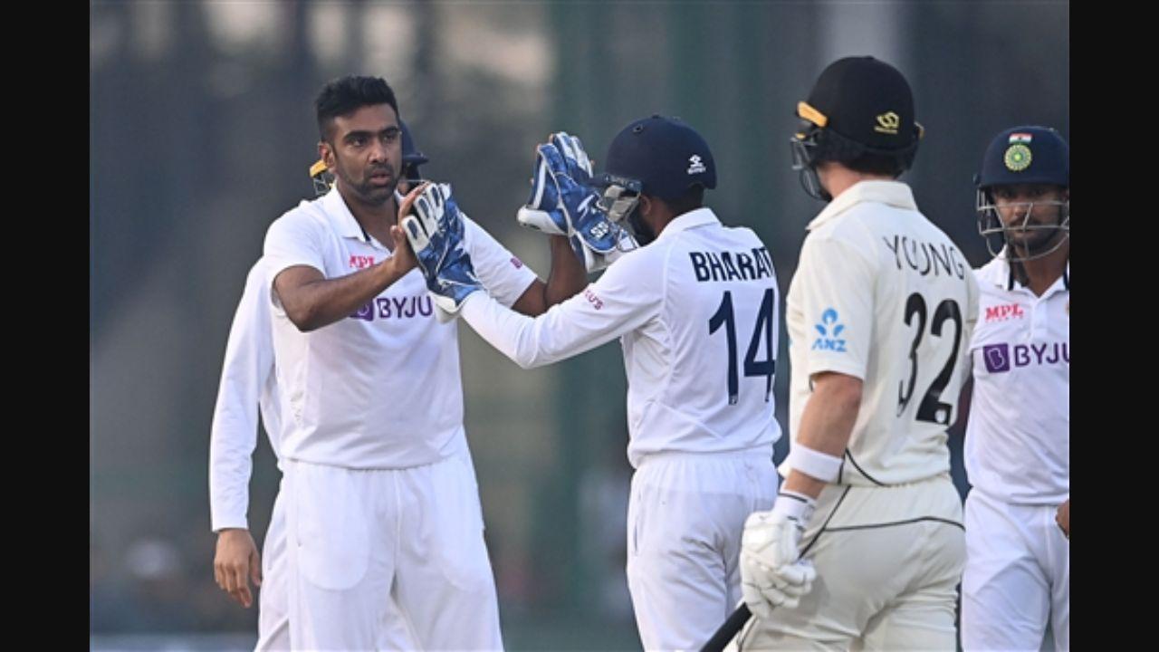 IND vs NZ 1st Test: Ravichandran Ashwin strikes late in the day, New Zealand need 280 to win
