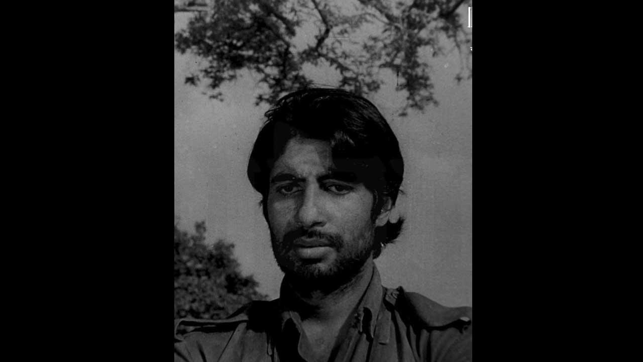 Amitabh Bachchan gets nostalgic as he completes 52 years in Bollywood; shares a throwback pic