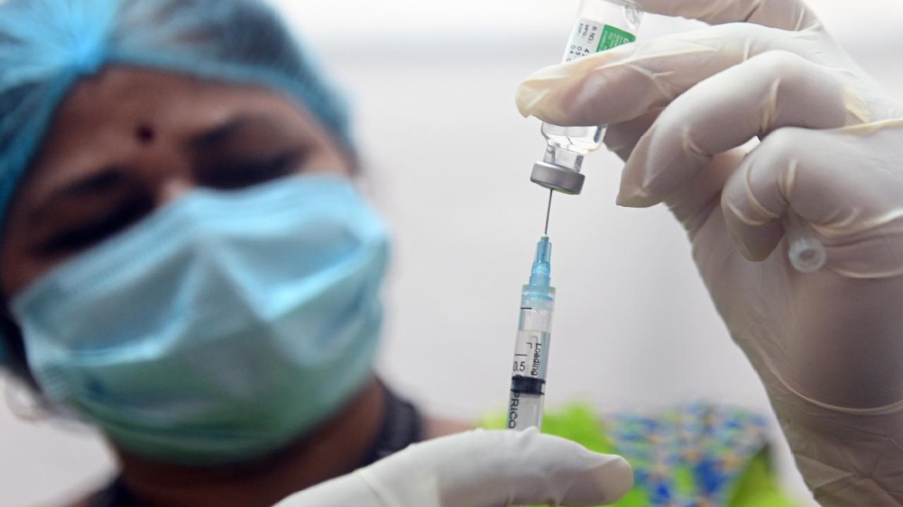 Prioritise booster dose to healthcare workers: Maharashtra to Centre