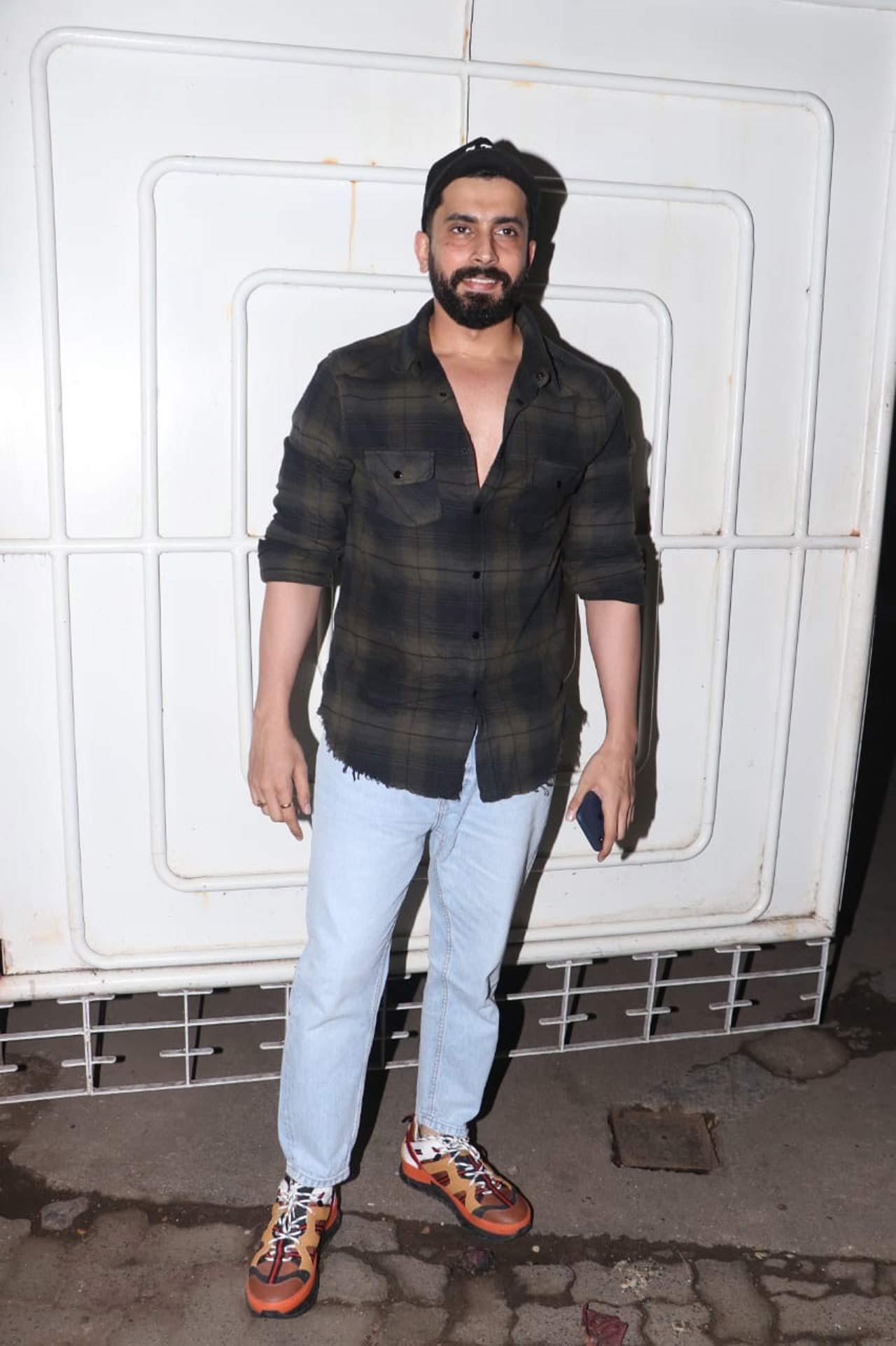 Sunny Singh also appeared at the show to share support to one of his co-stars Nushrratt Baruccha, who was also a part of the Punchnama series. The team must have surely missed Kartik Aaryan as he is busy shooting for his next project in Delhi.