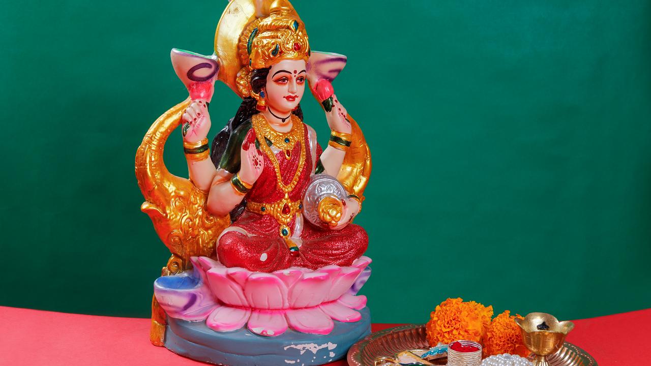 Goddess Lakshmi and Lord Kubera (the lord of wealth) are worshipped on Trayodashi. Therefore, worshippers consider buying ornaments or utensils auspicious on Dhanteras.