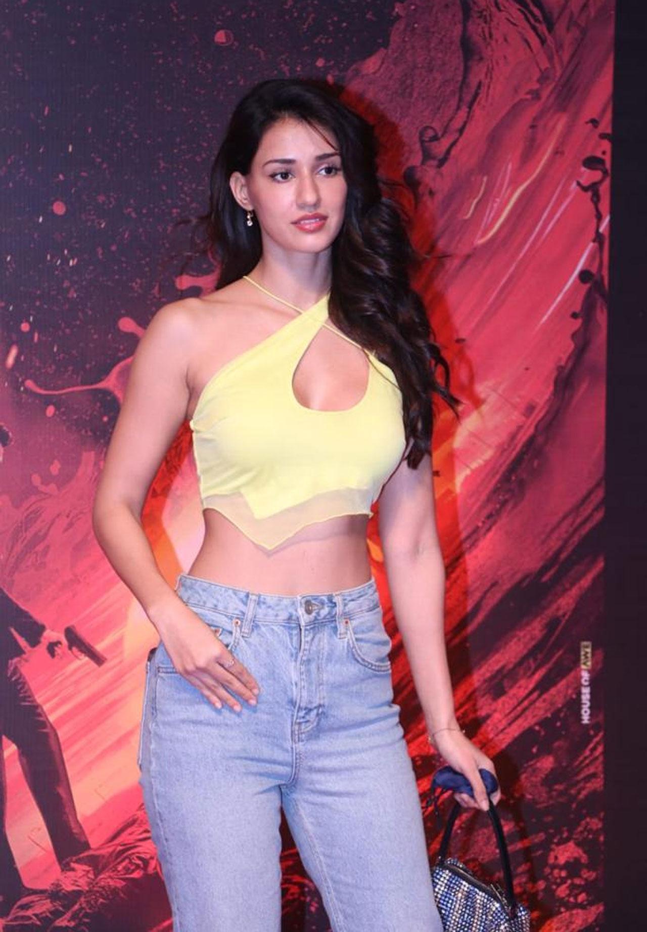 Disha Patani seems to have aced the art of fantastic fashion outings. Here, her yellow top steals the show and we hope to see her in another film with Salman Khan after Bharat and Radhe. 