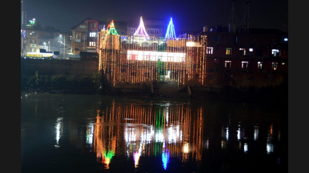 An illuminated view of Hanuman Mandir during Diwali festival, on the banks of river Jhelum in Srinagar. Pic/Pallav Paliwal
