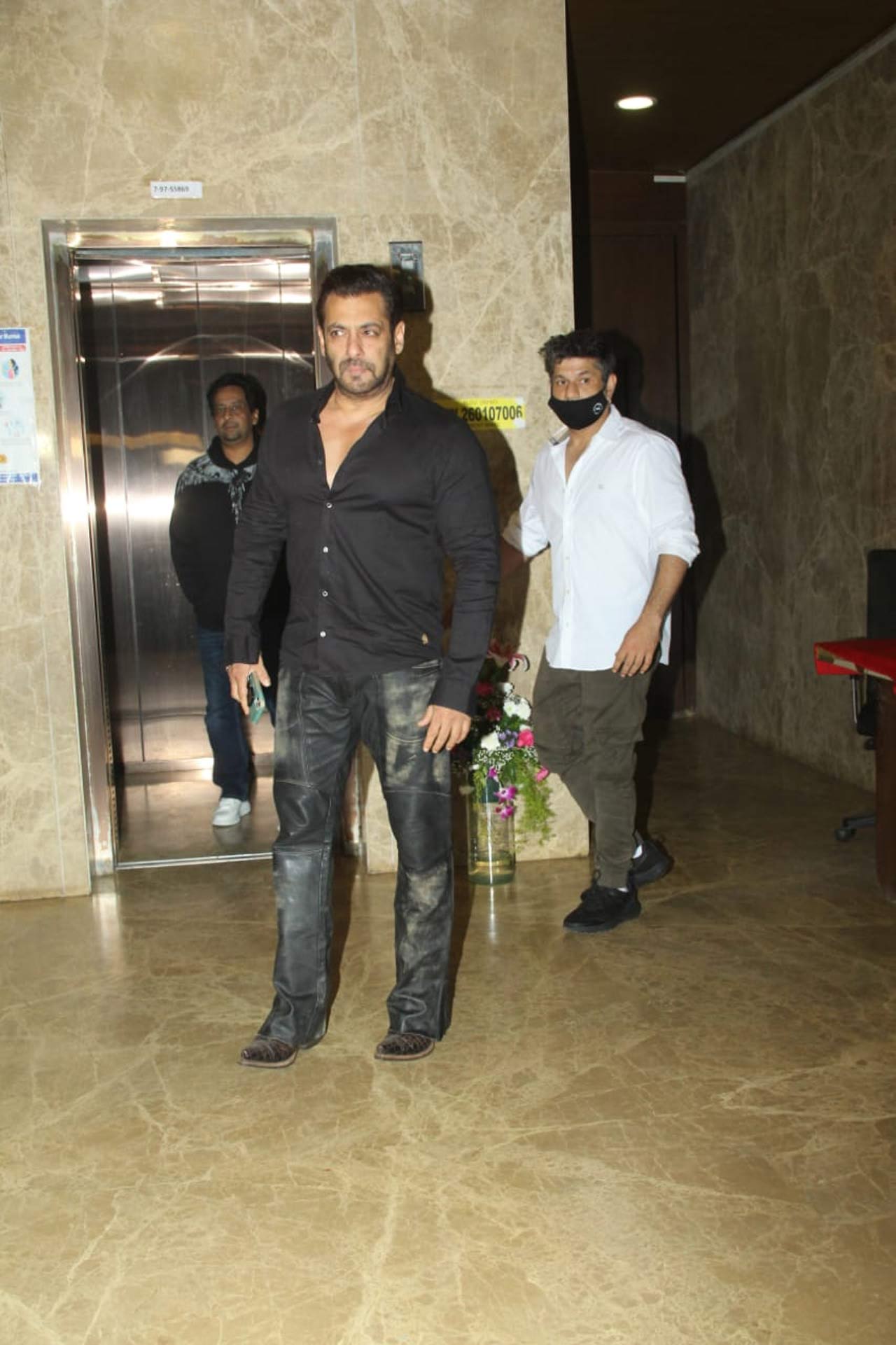 Salman Khan attended Ramesh Taurani's Diwali party and posed for shutterbugs as soon as he arrived at his residence. The actor is currently busy with Antim: The Final Truth and Tiger 3.