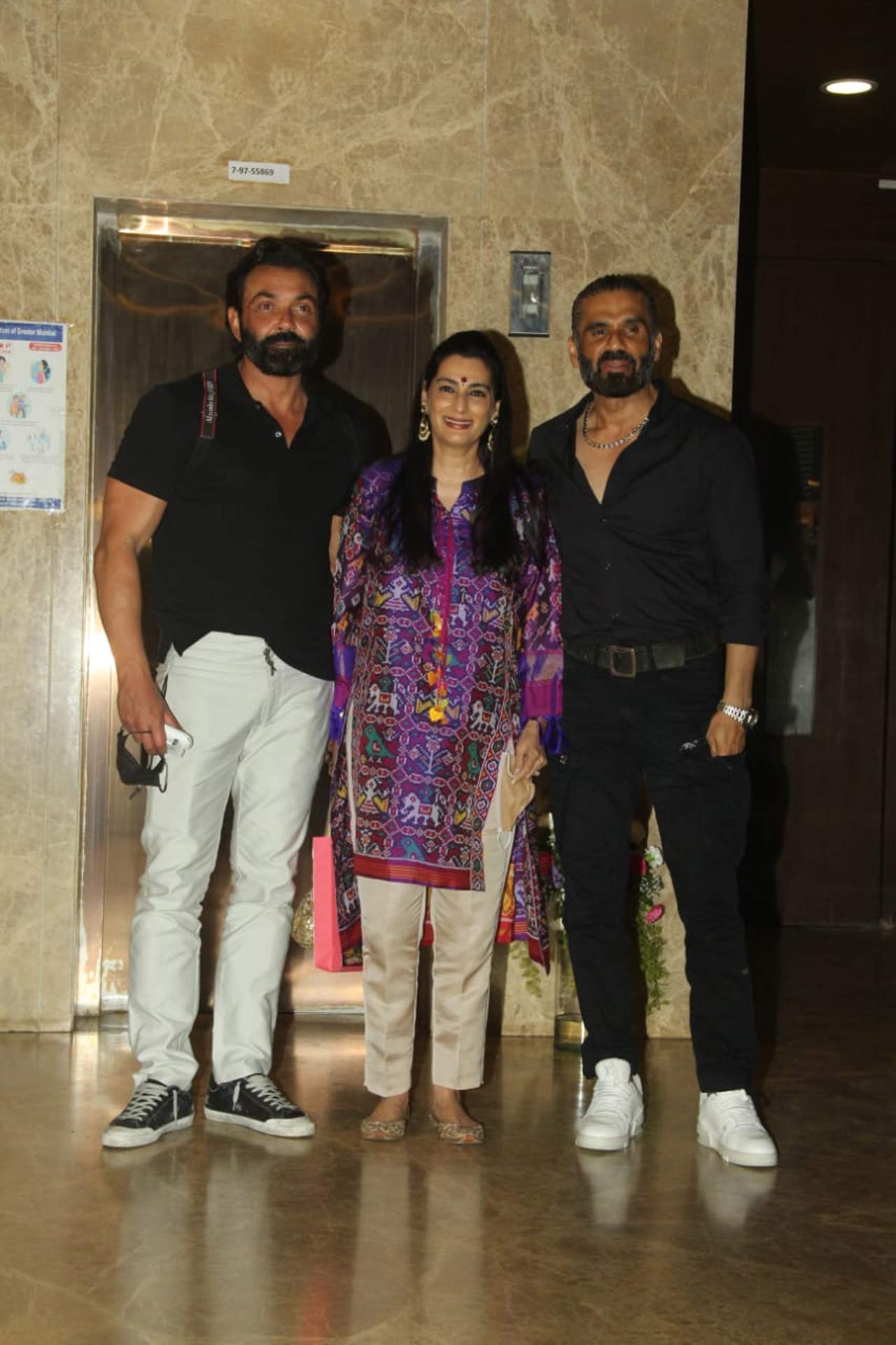 The festival of lights saw a reunion of Bobby Deol and Suniel Shetty, the popular actors of the 90s. The Bollywood duo was accompanied by Suniel Shetty's wife Mana as they posed for the shutterbugs.