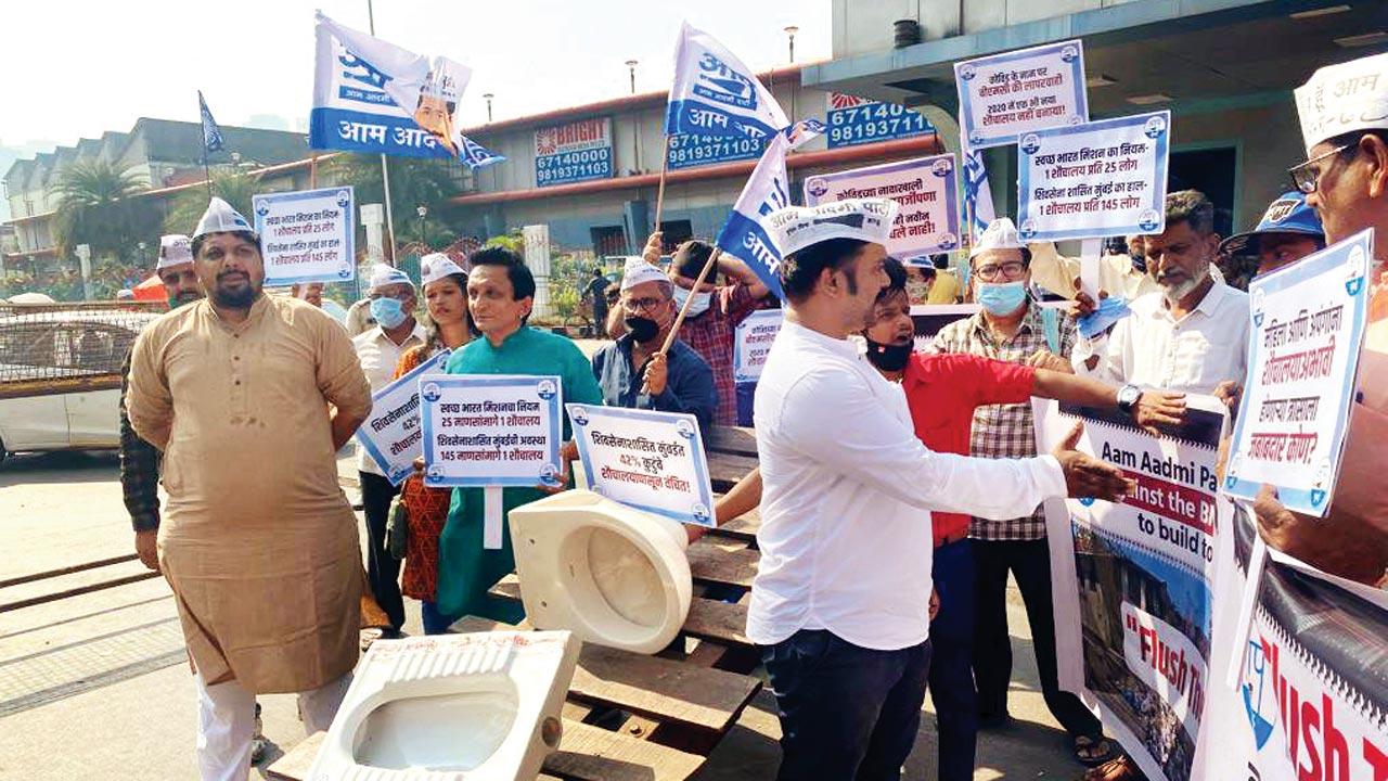 AAP’s toilet protest at Dadar