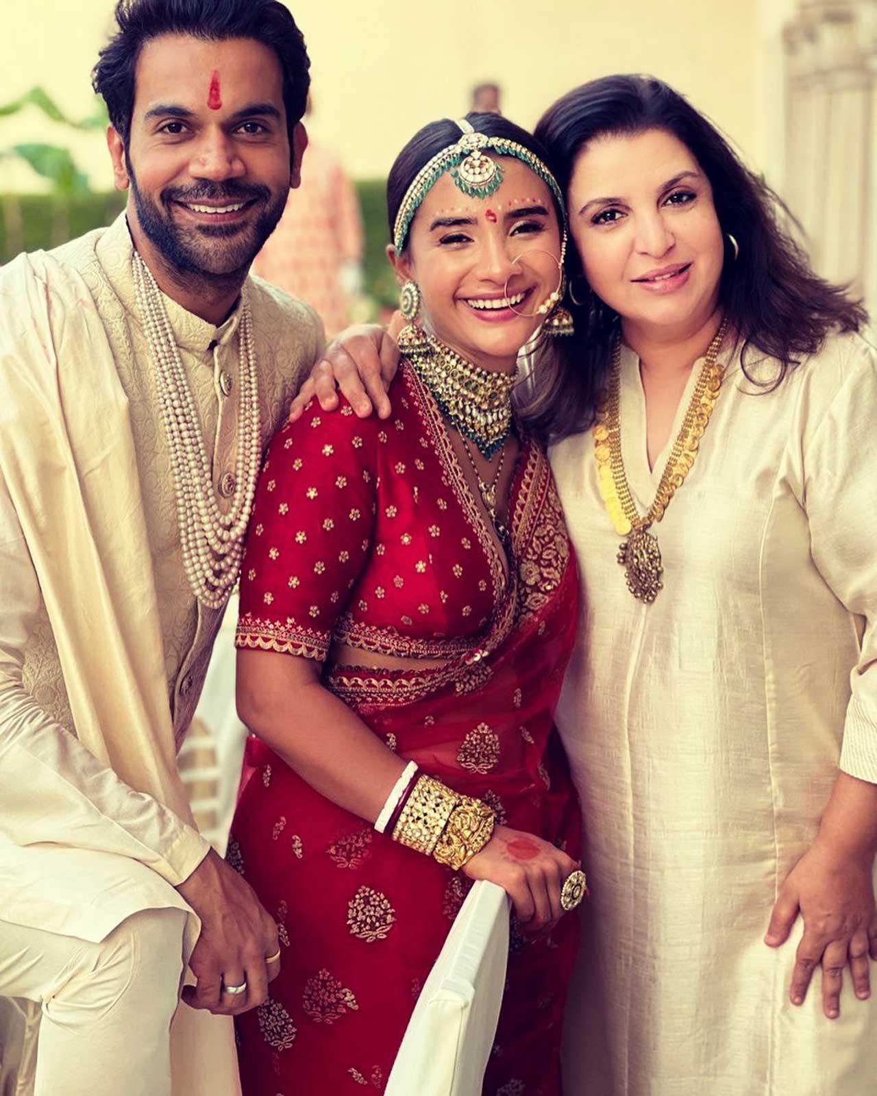 Close friend Farah Khan attended the wedding and shared an adorable picture with the newlyweds. 