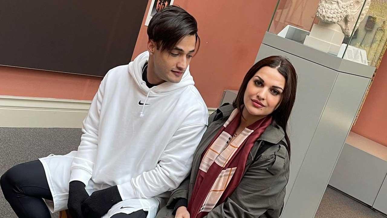 Asim Riaz gives a glimpse of girlfriend Himanshi Khurana's grumpy yet adorable face on her birthday