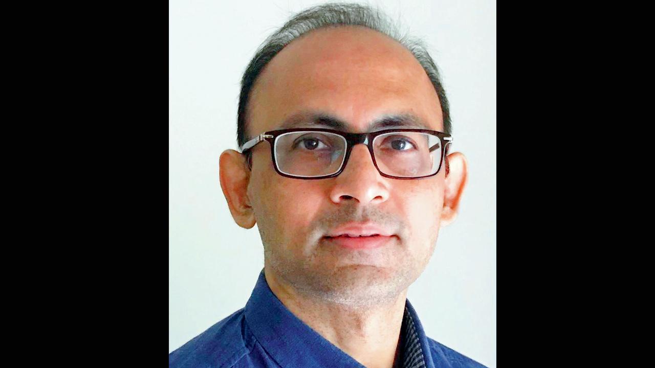 Professor Krishnendu Sinha from the Aerospace Engineering Department of IIT-B