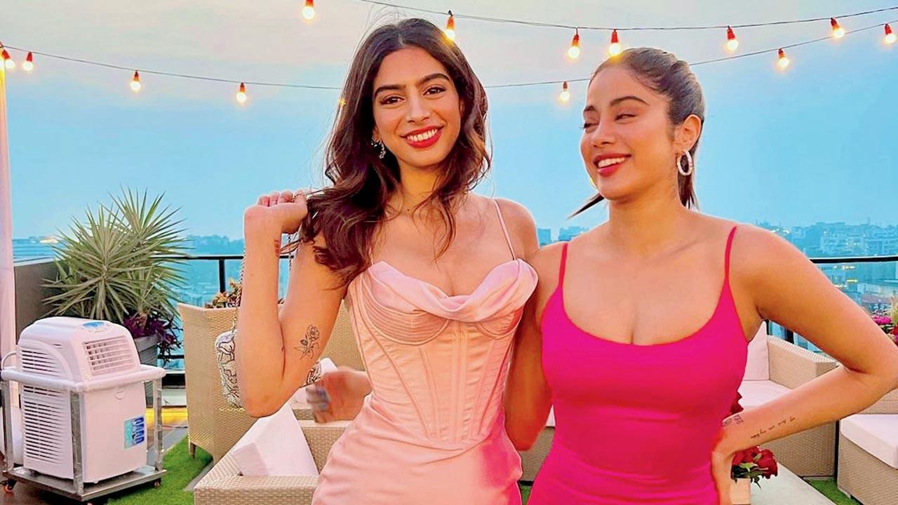 Janhvi Kapoor with sister Khushi