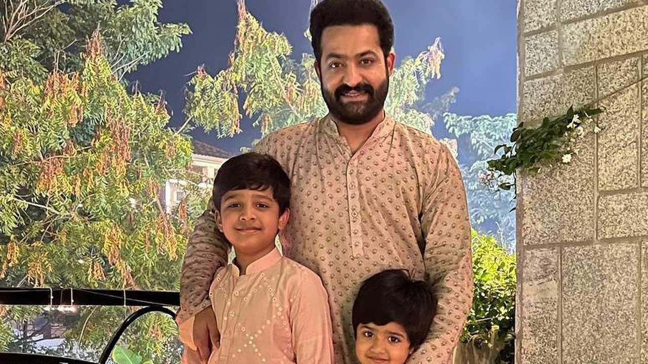 Jr NTR fans worried about his fractured fingers
