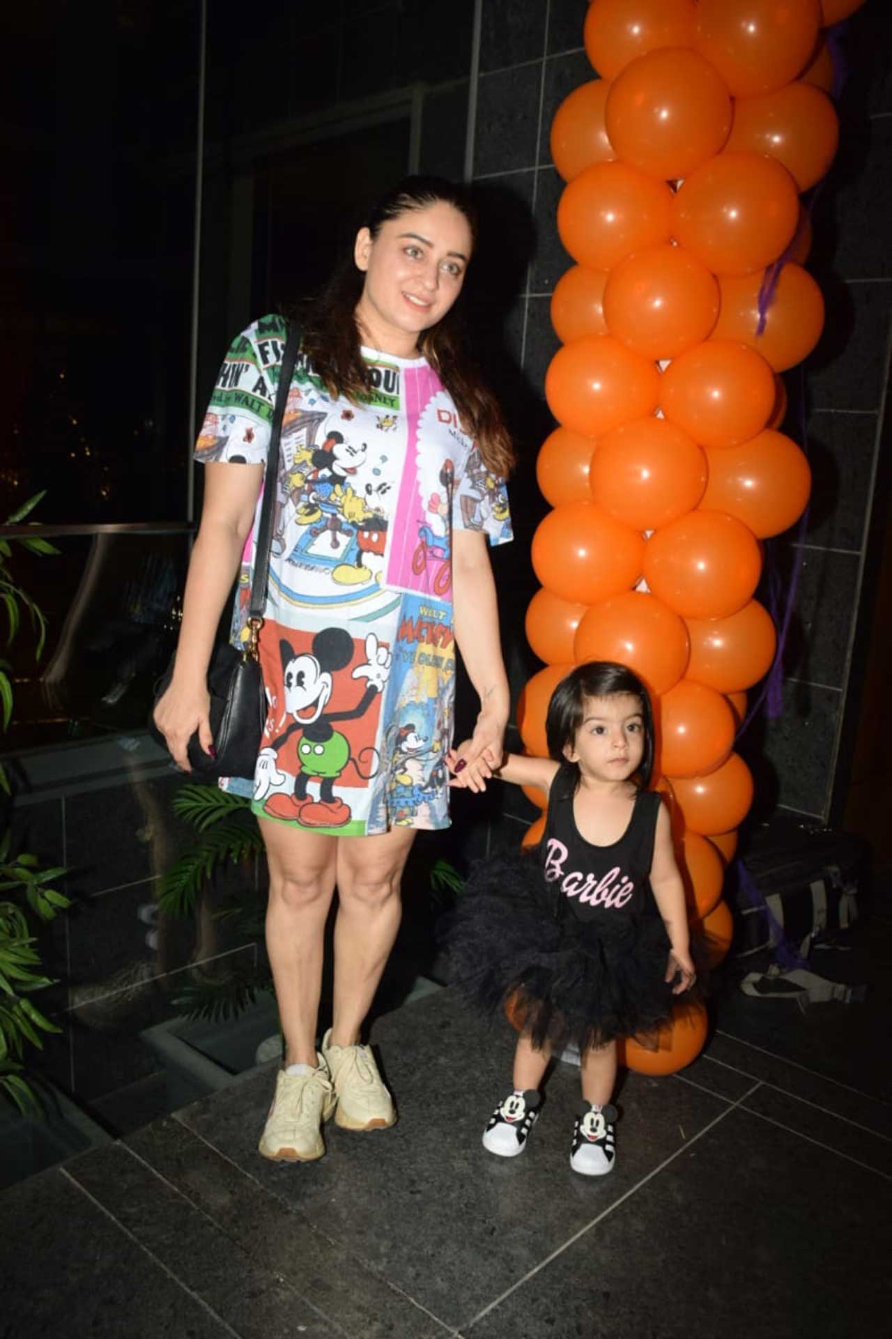 Mahhi Vij arrived with daughter Tara Bhanushali. Daddy Jay Bhanushali was missing as he is locked up in the Bigg Boss 15 house.