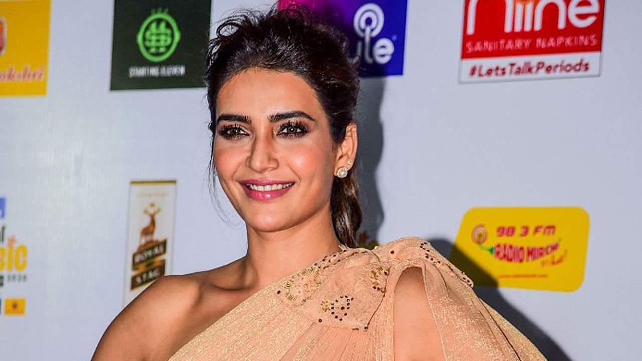 Karishma Tanna Sex - Karishma Tanna engaged to boyfriend Varun Bangera? Actress's friends can't  stop congratulating the duo