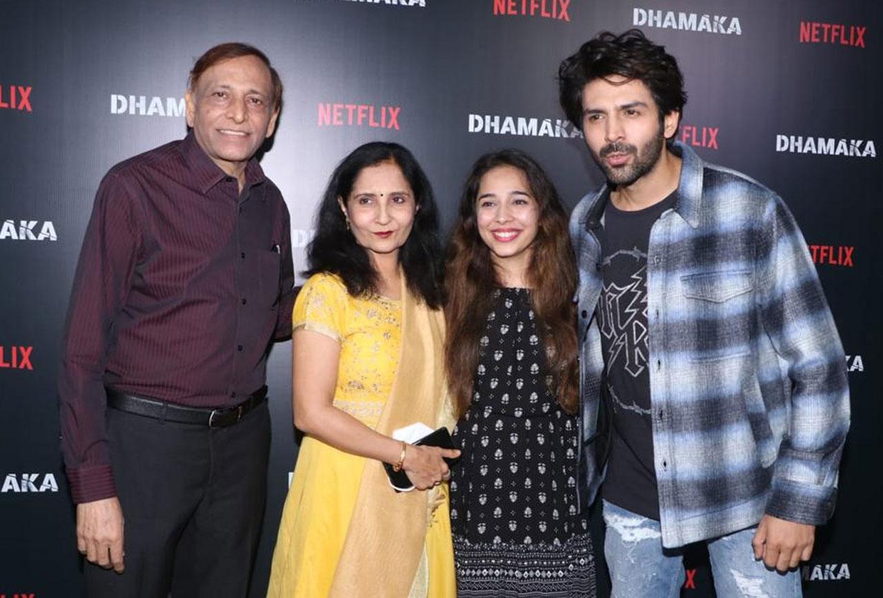 Kartik Aryan has indeed come a long way in his journey in Bollywood. He was clicked with his family at the screening of Dhamaka and they all must be proud of his success and stardom today. He’s now gearing up for films like Bhool Bhulaiyaa 2 and Shehzada. 