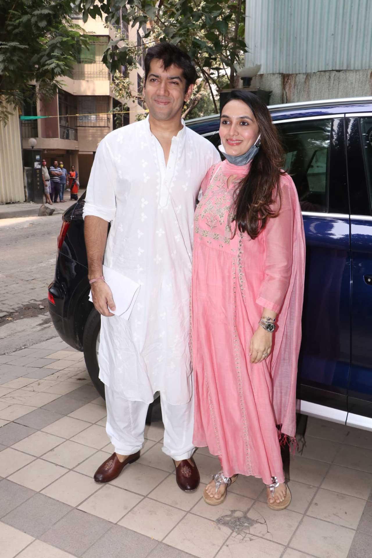 Varun's brother Rohit Dhawan and his wife Jaanvi also posed for the paparazzi. Rohit wore a white kurta pyjama, while Jaanvi opted for a pink salwar kurta.  