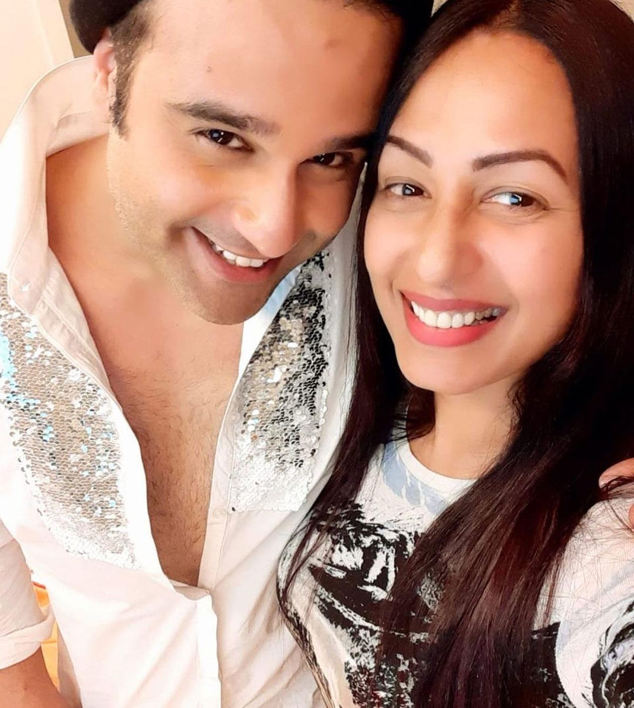 This was rather secretive wedding that happened in July 2013. In an interview with Times of India, Hera Pheri actress Kashmera Shah said she never wanted to get married to Krushna Abhishek as they were happily living together. She also revealed how the actor took him to a marriage registrar in the U.S and got married on July 23. “We were in a live-in relationship for more than six years and were living like husband and wife,” added Kashmera. (Picture Courtesy: Kashmera Shah's Official Instagram Account).