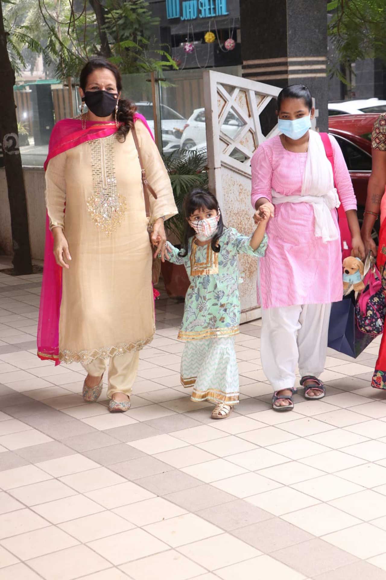 Varun's mother Laali Dhawan was accompanied by granddaughter. 