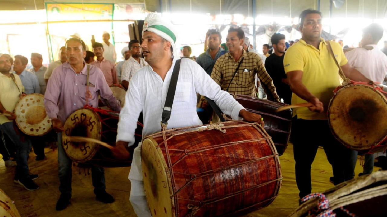 Celebrations erupt in Maharashtra after repeal of Centre’s farm laws