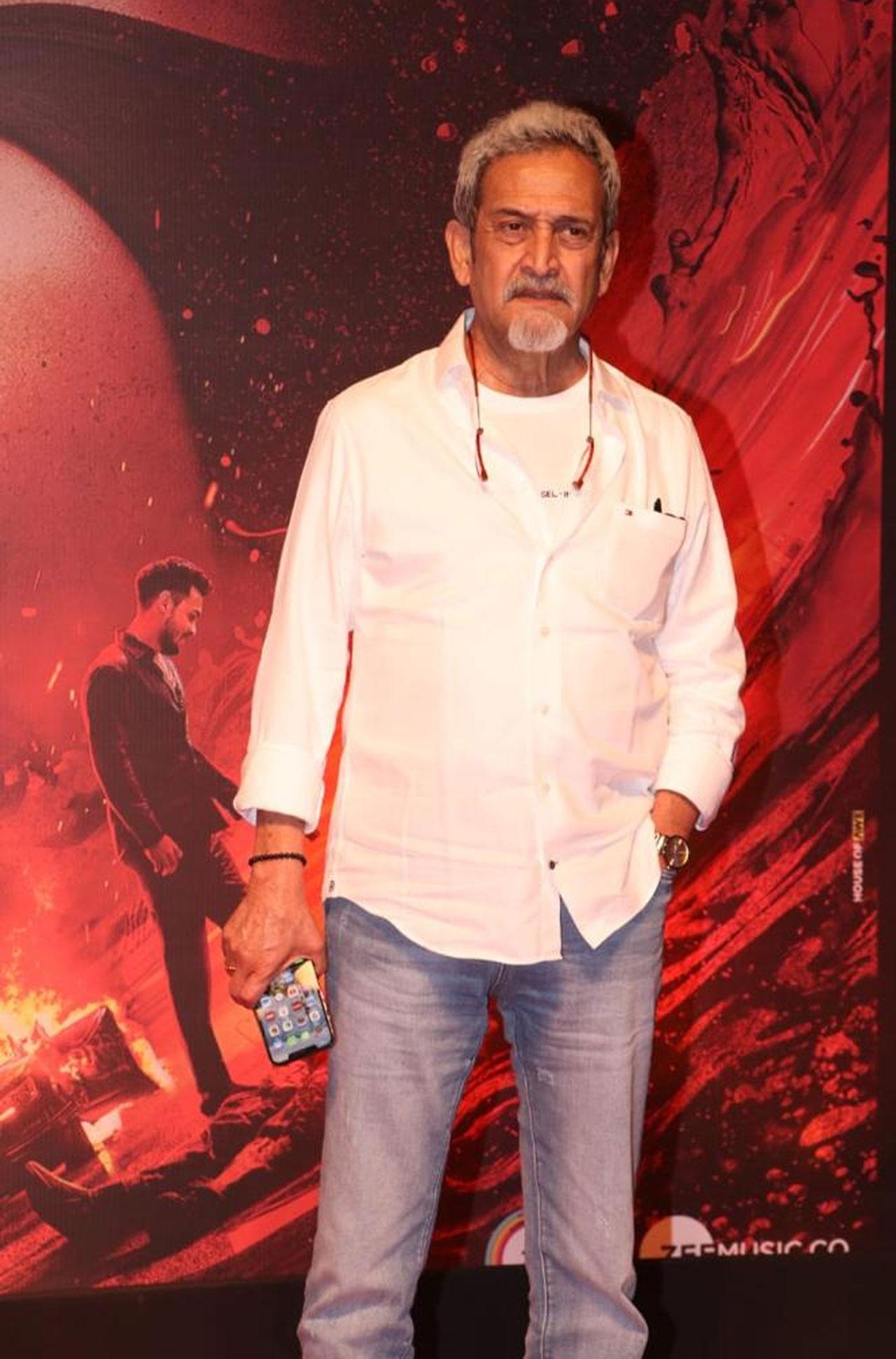 Mahesh Manjrekar, best known for films like Vaastav and Natsamrat, kept it cool and casual at his film Antim’s screening. This is his first film with Salman Khan as a director.
 