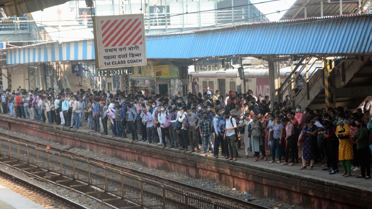 Mumbai platform ticket prices reduced, reverted to Rs 10
