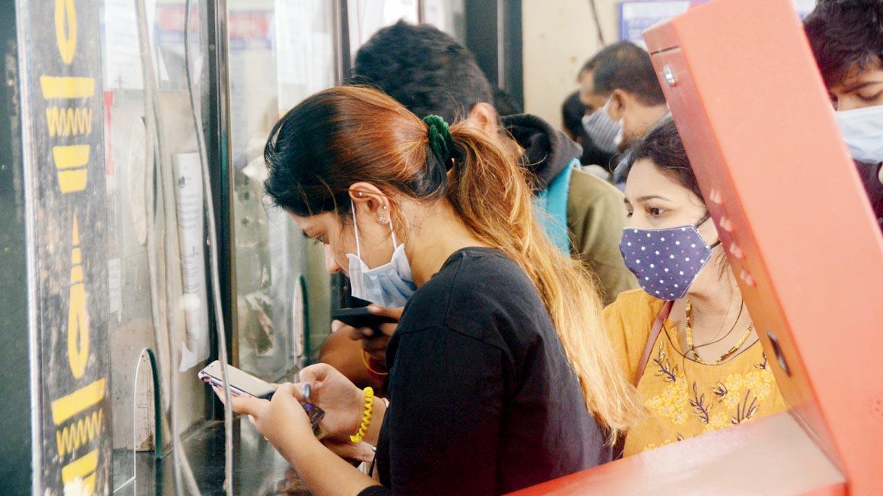 Fully vaccinated Mumbaikars can book suburban train tickets on mobile phones