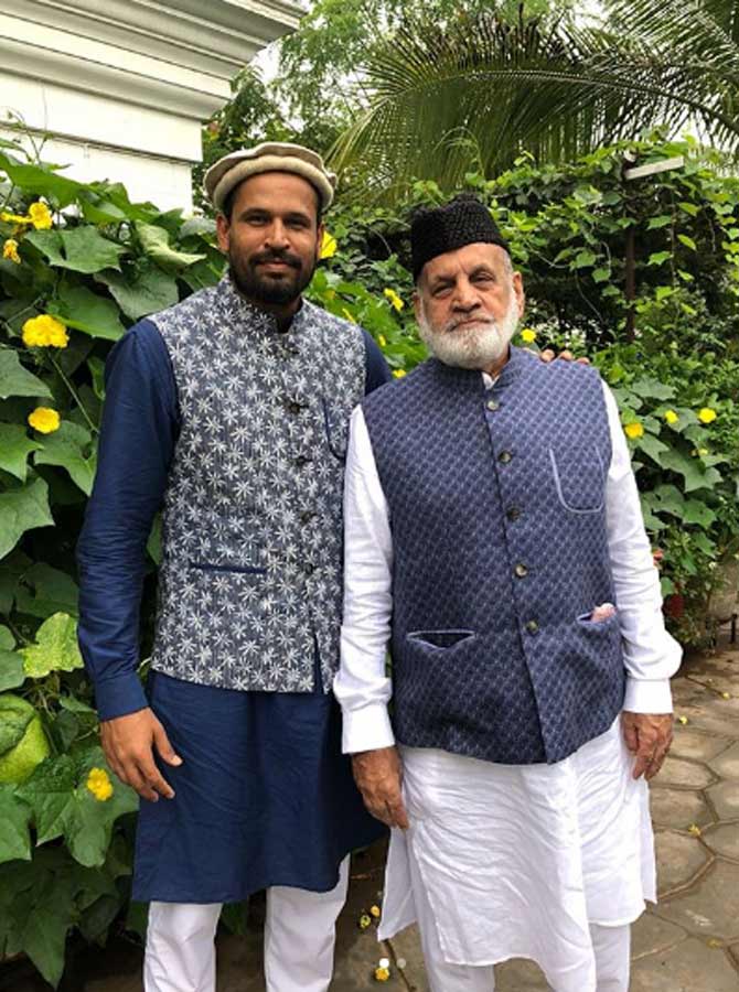 In January 2018, Yusuf Pathan was purchased by Sunrisers Hyderabad and was with the team until 2019. In 2020, SRH released Yusuf Pathan.
In picture: Irfan Pathan shared this picture on Eid with his dad