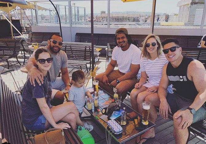 Ellyse Perry seen here enjoying a weekend trip with Matt Toomua and friends. She captioned, 'A weekend well spent'