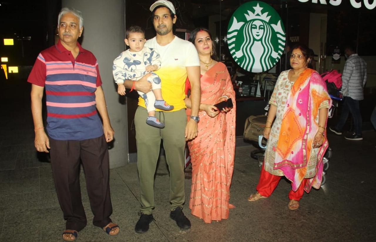 Actress Puja Banerjee, who recently tied the knot with Kunal Verma, was spotted with him in the newly-wed Bengali look at the airport, as she arrived to Mumbai from Goa. The couple had the company of their family. Their wedding picture on social media was showered with love and blessings.