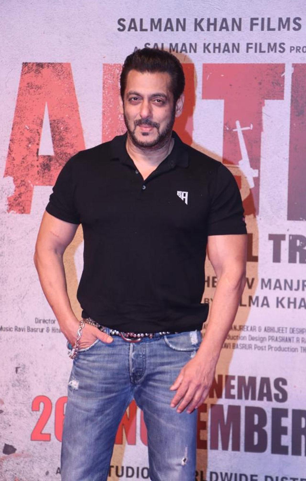 The man himself, Salman Khan, looked his stylish best at the red carpet of his new film. Don’t miss the new logo of Being Human that he flaunts on his black T-Shirt. At the screening, he was also clicked with an elderly lady who came to see the film and give the star her blessings. The video went viral on social media in no time.