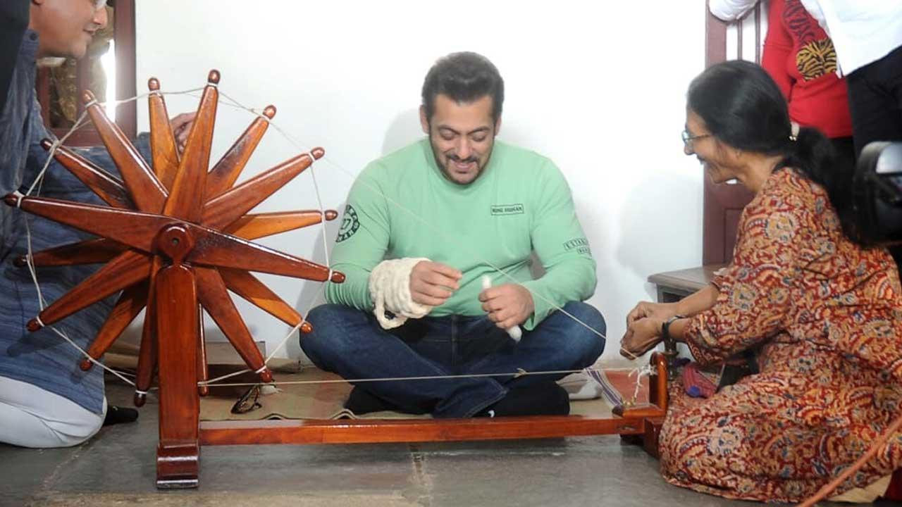 Salman Khan tries his hand at 'charkha' in Sabarmati Ashram