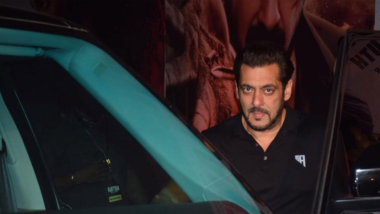 Salman Khan interacts with an elderly lady at Antim screening, seeks her blessings: Watch Video