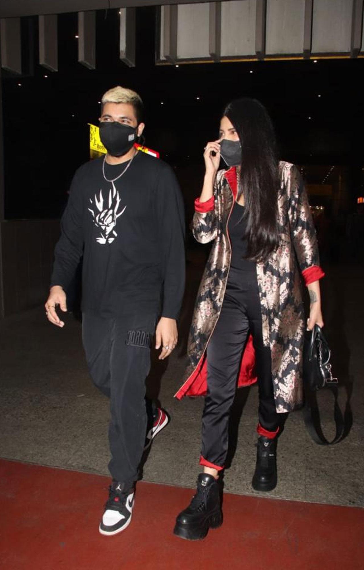 Shruti Haasan doesn’t shy away from talking about her relationship or introducing her man to the media. She has already. The man is Santanu Hazarika and the couple is often spotted together and was recently seen at the airport again.