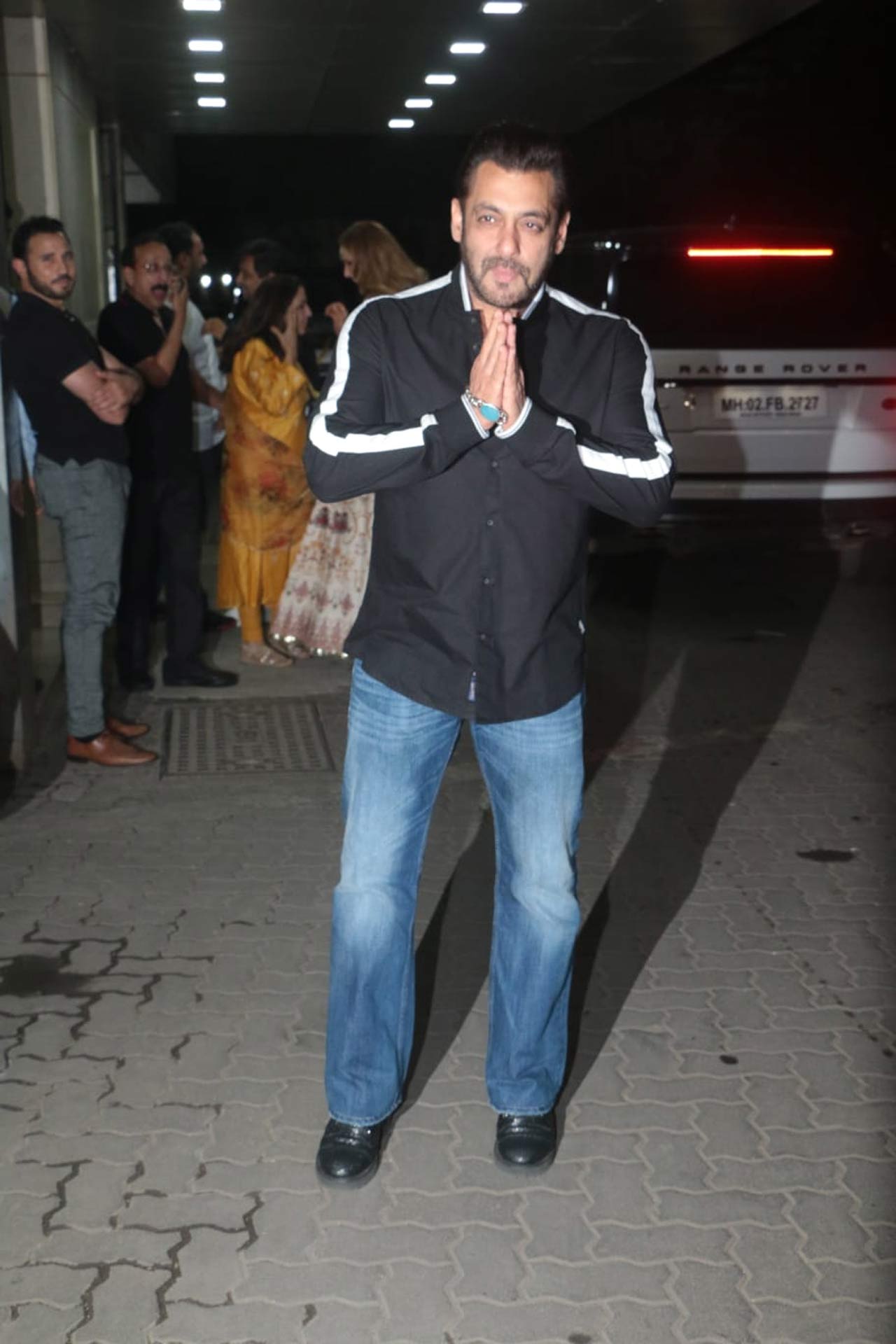 Salman Khan greeted the paparazzi and guests at Sohail Khan's Diwali party hosted at his Bandra residence. The actor welcomed everyone and wished everyone a Happy Diwali. On the work front, Salman has 'Tiger 3', 'Antim: The Final Truth', 'Kabhi Eid Kabhi Diwali', 'Kick 2', among others.