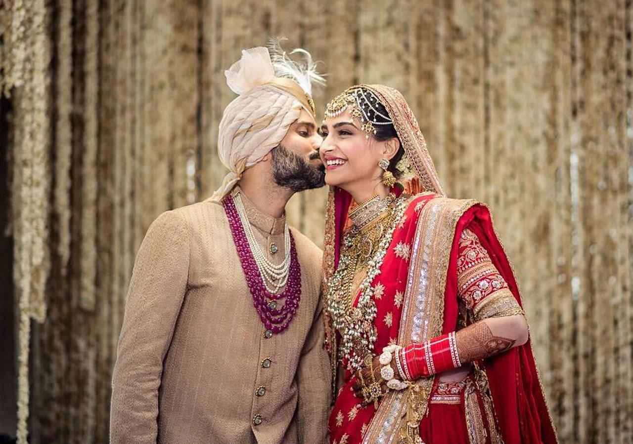 Sonam Kapoor is known as the fashionista of the industry so when she tied the knot with businessman Anand Ahuja on May 8, 2018, people were waiting to have a glimpse of her wedding outfit. She didn’t disappoint as usual and nailed her traditional red lehenga from designer Anuradha Vakil with lotus patterns and embellished borders. This was accompanied by traditional jewelry. The wedding ceremony took place in the city itself. (Picture Courtesy: Official Instagram Account-Sonam Kapoor)